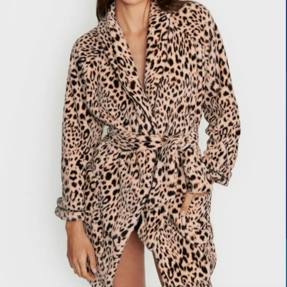 Victoria's Secret (Size M/L) Animal Print Plush Fleece Slip Pockets Belted Robe